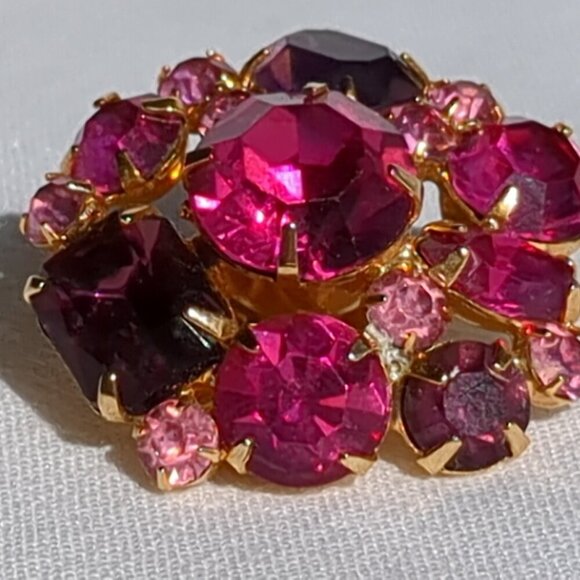 Weisss Pink Rhinestone Earrings Clip Ons - Picture 3 of 5